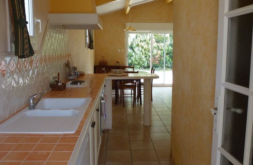 Maussane-les-Alpilles Apartment | ALPILLES - Air-conditioned STUDIO (2Ad./2Children)