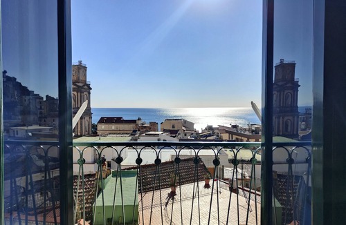 Minori Apartment | Amalfi coast Casabluette is a panoramic, quiet and delicate Mediterranean house