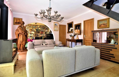 Lafare House | Amazing Home In Lafare With Kitchen