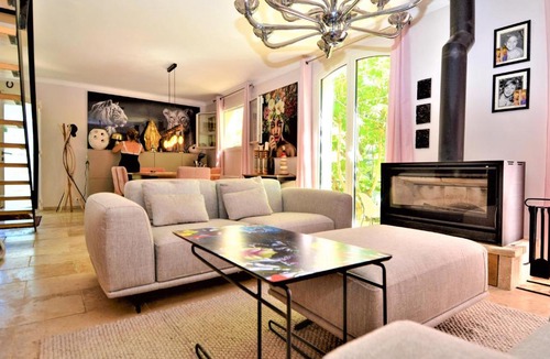 Lafare House | Amazing Home In Lafare With Kitchen
