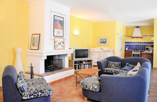 Roussillon House | Amazing home in Roussillon with WiFi
