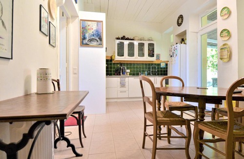 Sernhac House | Amazing home in Sernhac with WiFi