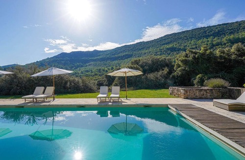 Jouques House | An exceptional property between Aix en Provence, Sainte Victoire and the Luberon – Sleeps 18