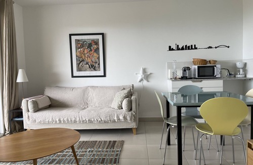 La Londe-les-Maures Apartment | Apartement with terrace and splendid sea view