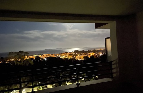 La Londe-les-Maures Apartment | Apartement with terrace and splendid sea view