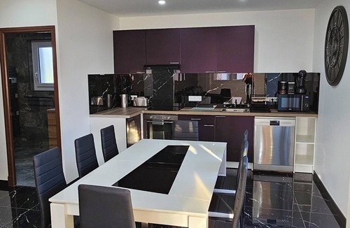 Saint-Cezaire-sur-Siagne Apartment | Apartment with jacuzzi