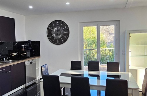 Saint-Cezaire-sur-Siagne Apartment | Apartment with jacuzzi