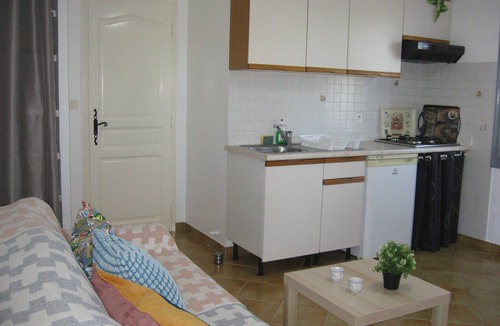Les Bormettes Apartment | Apartment 5 minutes from the beach by car, 20 minutes on foot