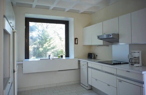 Cap Benat Apartment | Apartment 'Accès Direct À La Mer' with Sea View, Private Terrace and Wi-Fi