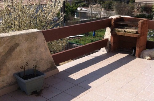Marignane Apartment | Apartment at the top of the villa with terrace and land for animals, 5 people