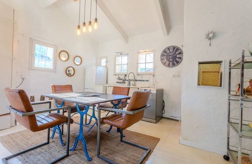 Chateaudouble Apartment | Apartment 'Avec Terrasse Tropezienne' with Wi-Fi and Air Conditioning