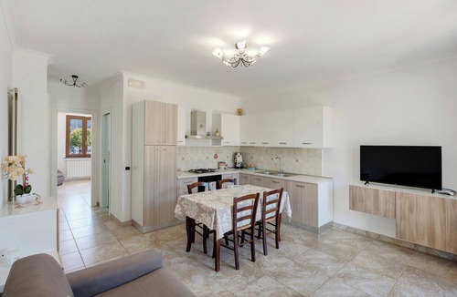 Bomerano Apartment | Apartment 'Confortevole Chalet Degli Dei' with Mountain View, Private Terrace and Wi-Fi