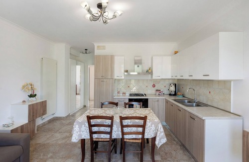 Bomerano Apartment | Apartment 'Confortevole Chalet Degli Dei' with Mountain View, Private Terrace and Wi-Fi