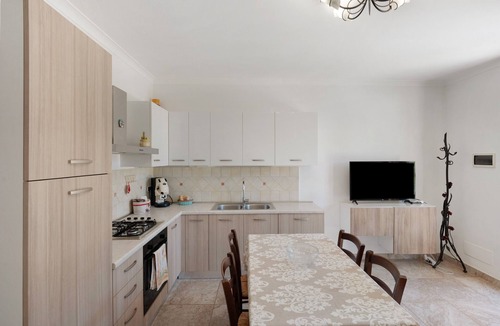 Bomerano Apartment | Apartment 'Confortevole Chalet Degli Dei' with Mountain View, Private Terrace and Wi-Fi