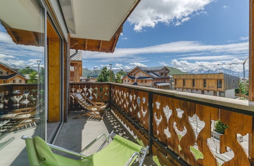 Eclose-Est Apartment | Apartment 'Crocus 4-5 55m2' with Balcony and Wi-Fi