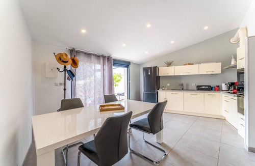Saze Apartment | Apartment 'Gite' with Private Terrace, Wi-Fi and Air Conditioning