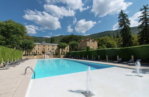 Montbrun-les-Bains Apartment | Apartment in Rhone Alpes near Ski Slopes