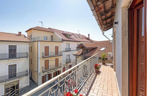 Bomerano Apartment | Apartment 'Il Sentiero Degli Dei' with Balcony, Wi-Fi and Air Conditioning