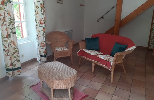 Orange Other | Apartment in a Provencal farmhouse in the Orange countryside