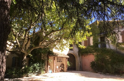 Castillon-du-Gard Apartment | APARTMENT IN A FARMHOUSE NEAR THE CASTILLON WASHHOUSE