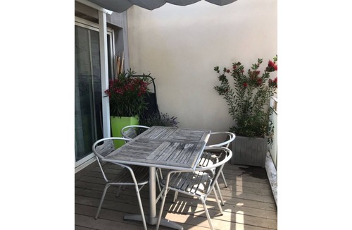 Istres Apartment | Apartment in Istres