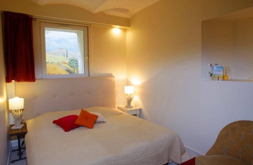 Forcalquier Bed & Breakfast | Apartment in Mas provençale pool & spa residence
