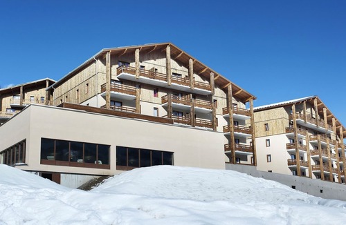 Pra Loup Apartment | Apartment in Pra Loup with balcony