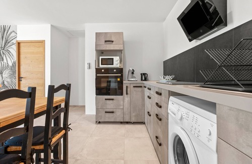 Les Arcs-sur-Argens Apartment | Apartment 'Lou Paradou' with Shared Garden, Wi-Fi and Air Conditioning