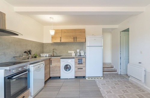 Venelles Apartment | Apartment 'Vennelles - 4 Personnes' with Wi-Fi