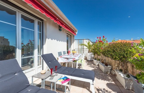 Mantega Apartment | APARTMENT WITH 2 TERRACES, BRIGHT, CENTRAL, AIR CONDITIONING, ELEVATOR, WIFI