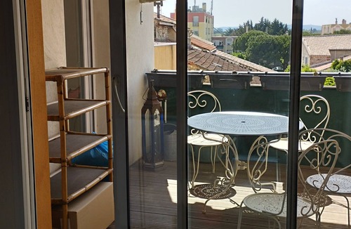 Chateaurenard Apartment | apartment with parking between Avignon and Alpilles