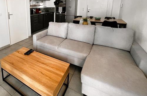 Miramas Apartment | Appart Romarin - Proche Gare & Stadium