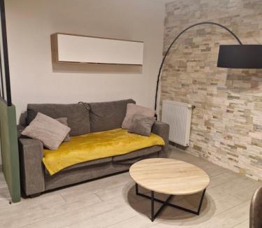 Les Trois Lucs Apartment | Appart terrasse climatisée 20 min de la Plage