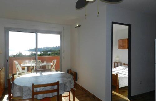 La Faviere Apartment | Appartement cosy 2 pièces avec piscine et tennis, proche plage à Bormes-les-Mimosas - FR-1-251-797