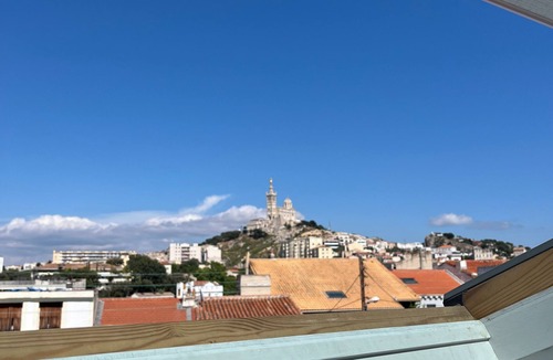 Saint-Lambert Apartment | Appartement Duplex Quartier Bompard, vue mer et Proche Bonne-mère