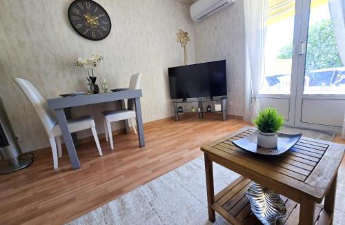 Greoux-les-Bains Apartment | Appartement Fontaine