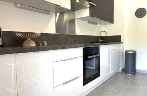 Cavaliere Apartment | Appartement moderne avec terrasse, climatisation, à 200m de la plage - 6 couchages, parking inclus - FR-1-251-826