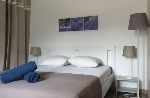 Montfavet Apartment | Appartement reposant, climatisé pour 4 pers