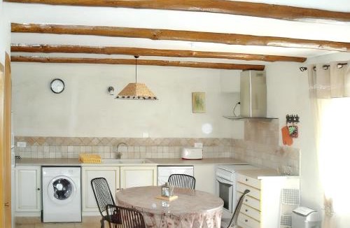 Monteux Apartment | Appartement spacieux à Monteux avec piscine partagée