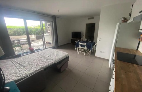 Pont de Vivaux Apartment | appartement spacieux avec grande terrasse