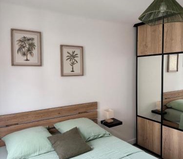 La Villette Apartment | Appartement T3 Traversant 53m2 Marseille vue mer