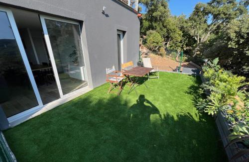 La Londe-les-Maures Apartment | Appartement Valcros - Jardin Vue Mer