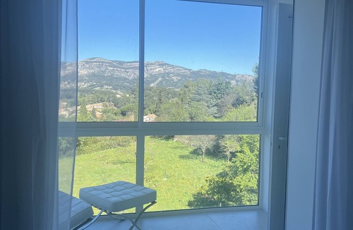 Roquevaire Villa | artist's house, exceptional place, where nature and serenity reign.