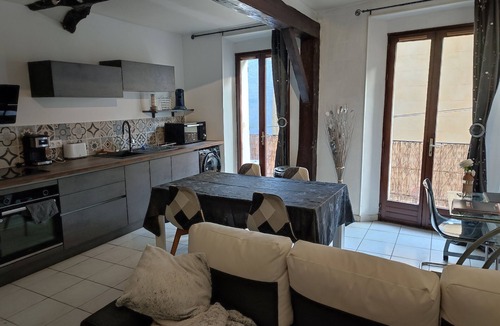 Auriol Apartment | At Ana's.