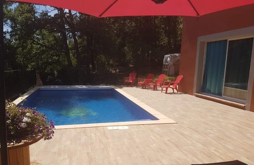 Neoules Bed & Breakfast | At Angel's