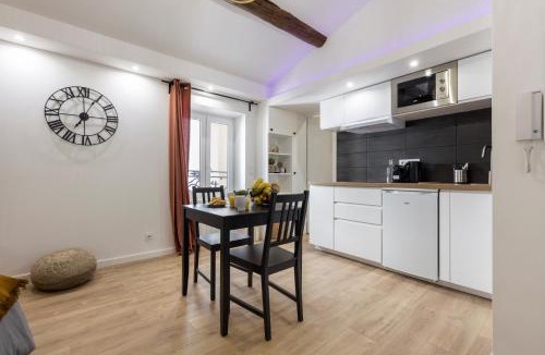 1st Arrondissement Apartment | Athènes