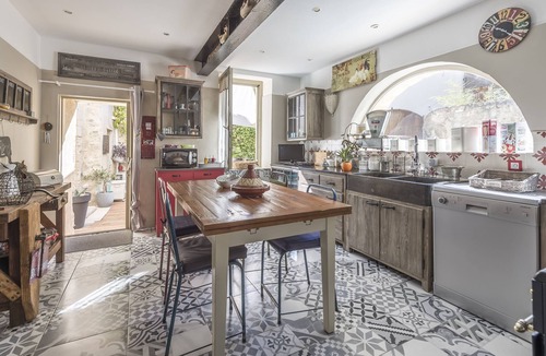 Saint-Michel-l'Observatoire House | Atypical village house with swimming pool