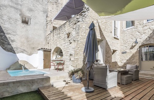 Saint-Michel-l'Observatoire House | Atypical village house with swimming pool