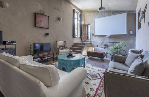 Saint-Michel-l'Observatoire House | Atypical village house with swimming pool