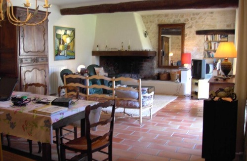 Venasque Villa | Atypical 18th-century house